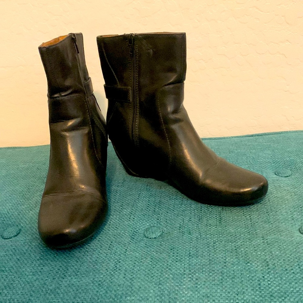 Women’s black wedge boot with zipper